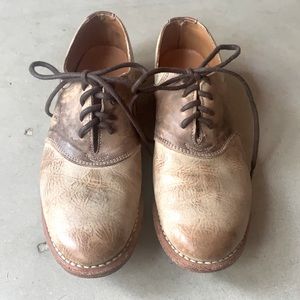 Bed Stu saddle Oxford shoes size 7.5 in good condition. Hardly worn.